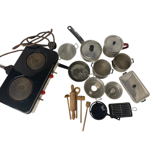 Vintage Heilliger Electric Salesman Child Toy Stove Kitchen Set Pots Pans German - Picture 1 of 15